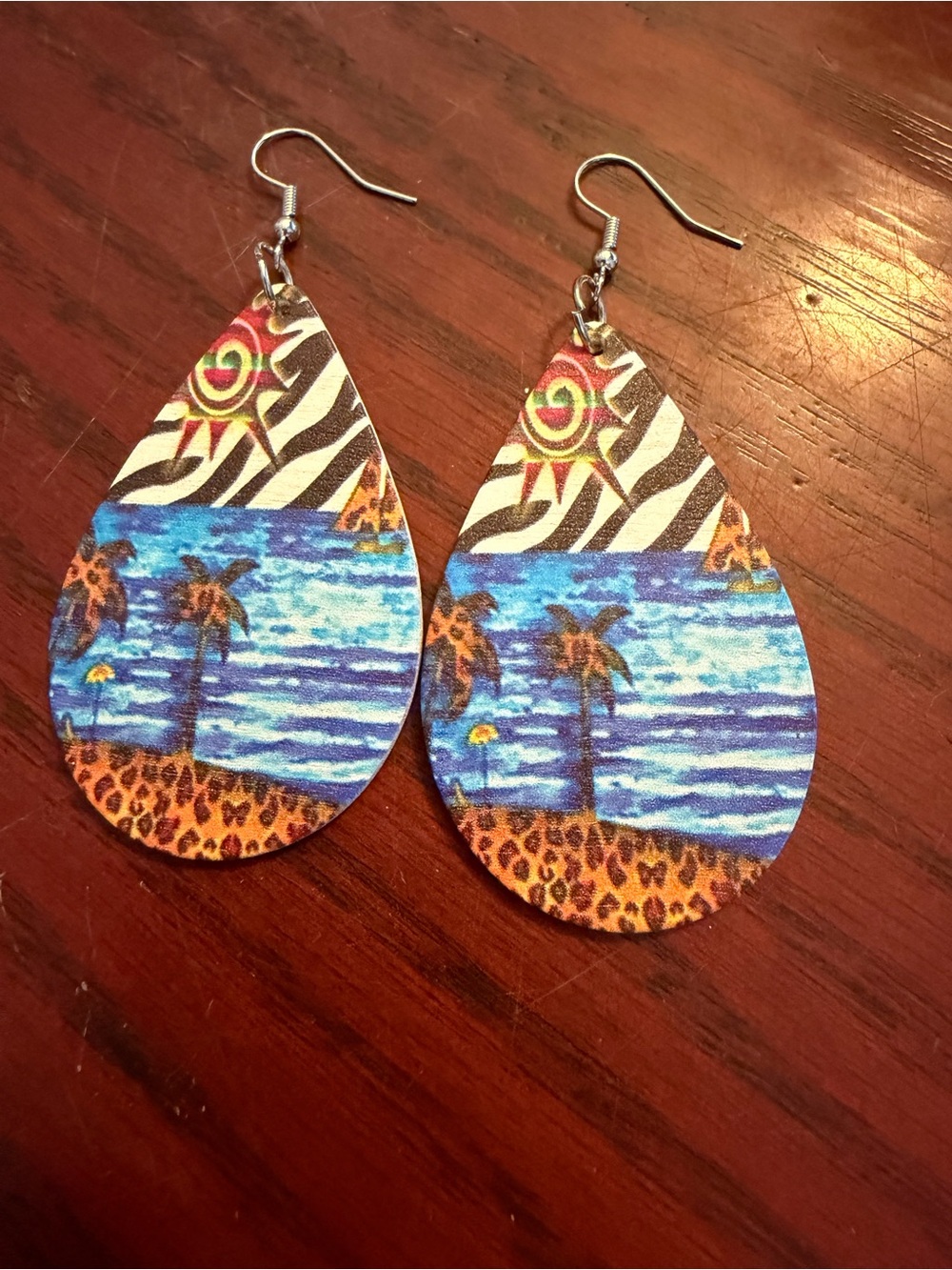 ✴️New✴️Tropical Palm Teardrop Earrings ($2.00)